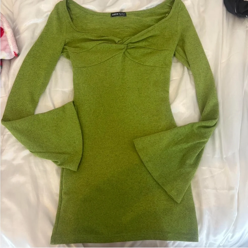 Green mini body on Long wide Sleeve Dress - Picture 2 of 4